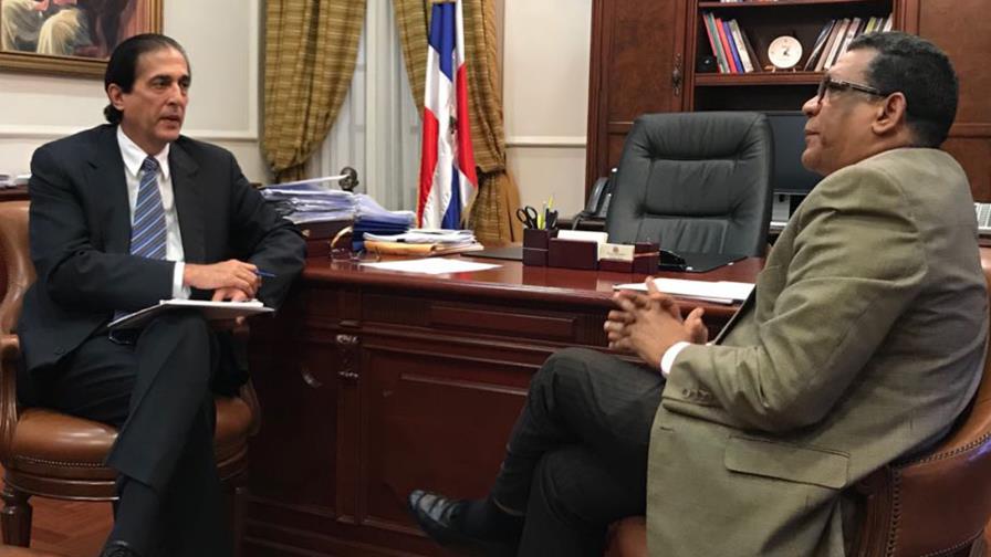 Ministro Montalvo y presidente de la Cámara de Diputados analizan temas legislativos