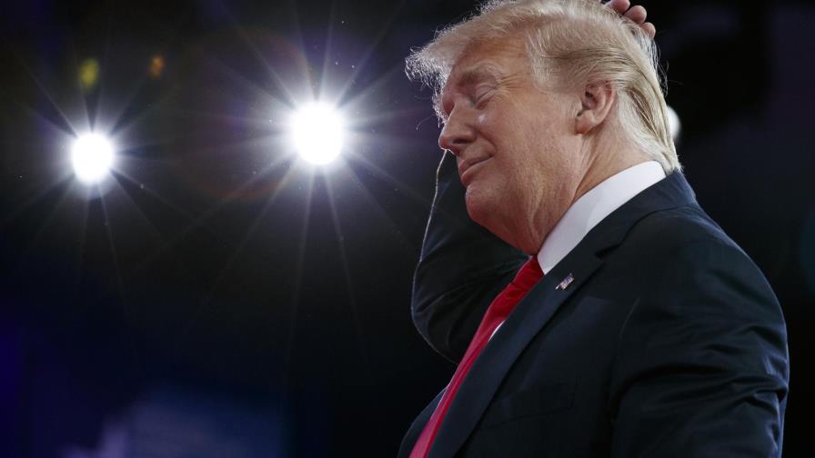 Trump dice que hace “lo imposible” para esconder su calva