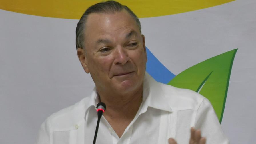 Rainieri destaca valor de escuela hotelera 