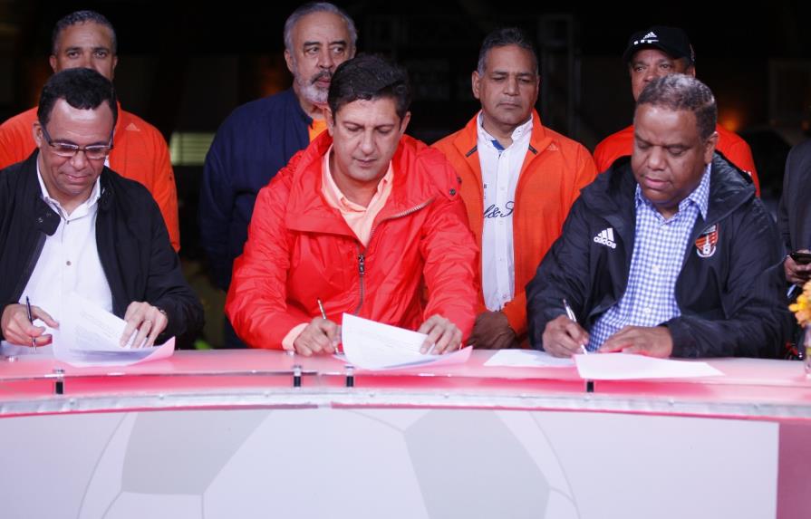 El Cibao FC firma un convenio con los ministerios de Educación y Deportes
