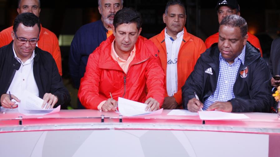 El Cibao FC firma un convenio con los ministerios de Educación y Deportes