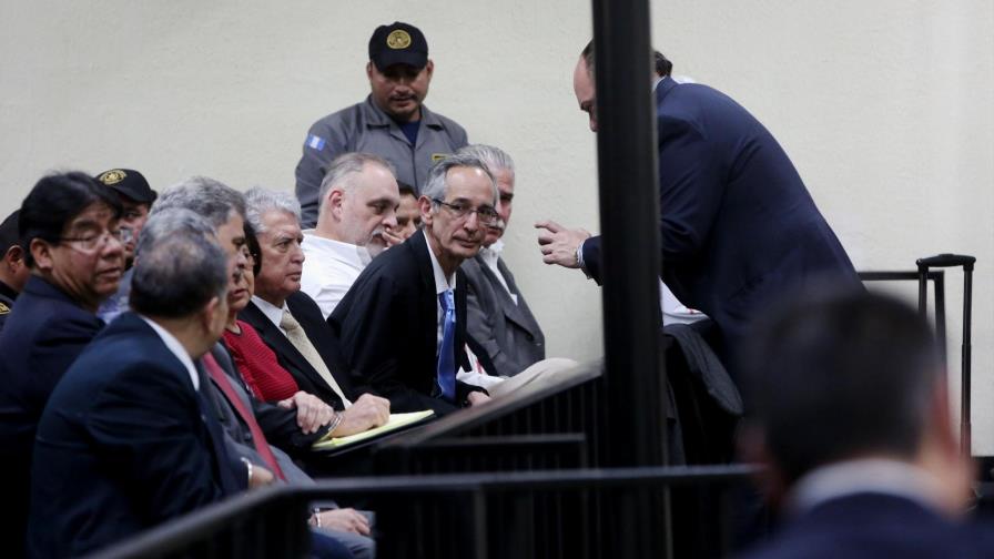 Imputan en Guatemala a Colom, exministros y exjefe de Oxfam por corrupción