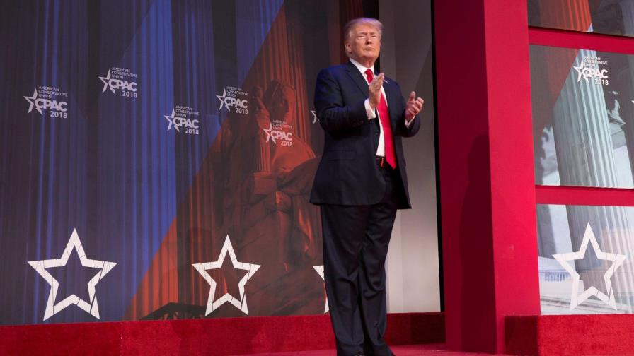 Trump compara inmigrantes con serpientes traicioneras