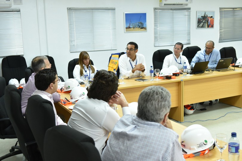 Ejecutivos de Punta Catalina reunidos con la comitiva del BID.