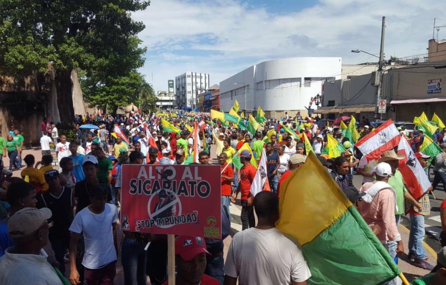 Frente Amplio y el Movimiento Rebelde realizan marchas para retornar valores patrios