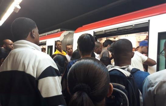 Humo en vagón del Metro de Santo Domingo obliga evacuar pasajeros 