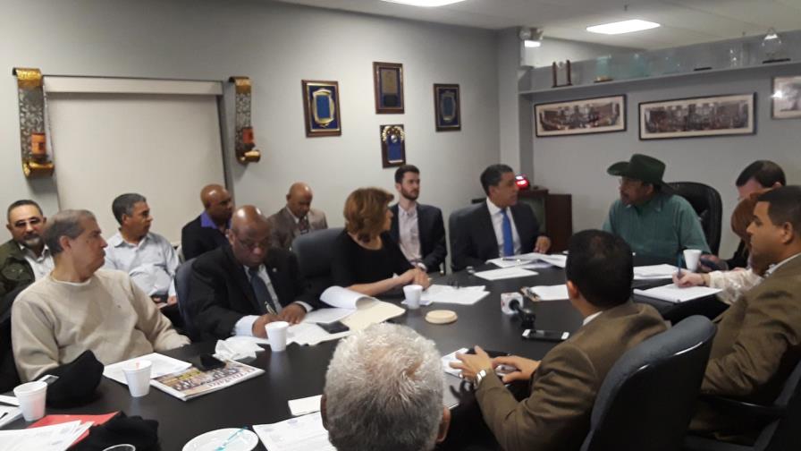 Espaillat pide investigar abusos contra los taxistas de Nueva York