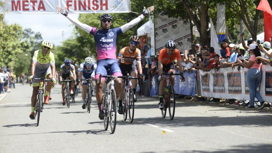 Augusto Sánchez se lleva el título de la Vuelta el día de la Independencia Nacional Augusto Sánchez se lleva el título de la Vuelta el día de la Independencia Nacional