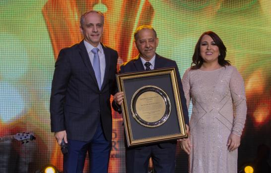 Acroarte reconoció artistas y trayectoria de periodistas en Gala al Mérito