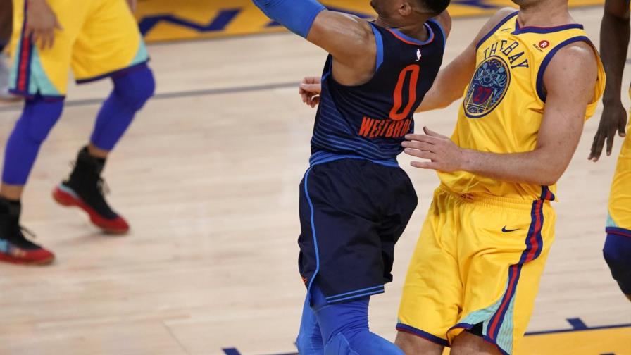Russell Westbrook anota 30 en triunfo del Thunder en tiempo extra