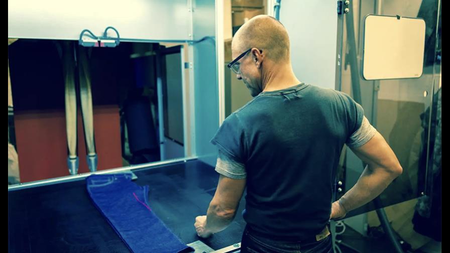 Levi Strauss reemplazará     a trabajadores con láseres