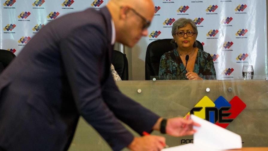 Constituyente venezolana aprueba convocar para mayo elecciones presidenciales