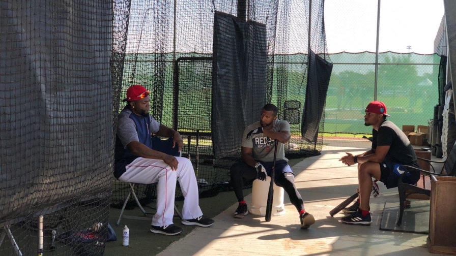 Alex Cora: David Ortiz podría dar buenos consejos a J.D. Martínez Alex Cora: David Ortiz podría dar buenos consejos a J.D. Martínez