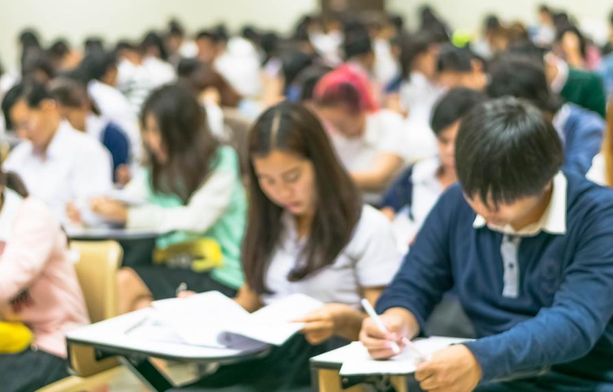 Escuela en Japón decide uniformar a sus estudiantes con ropa Armani y ahora los chicos son “importunados”