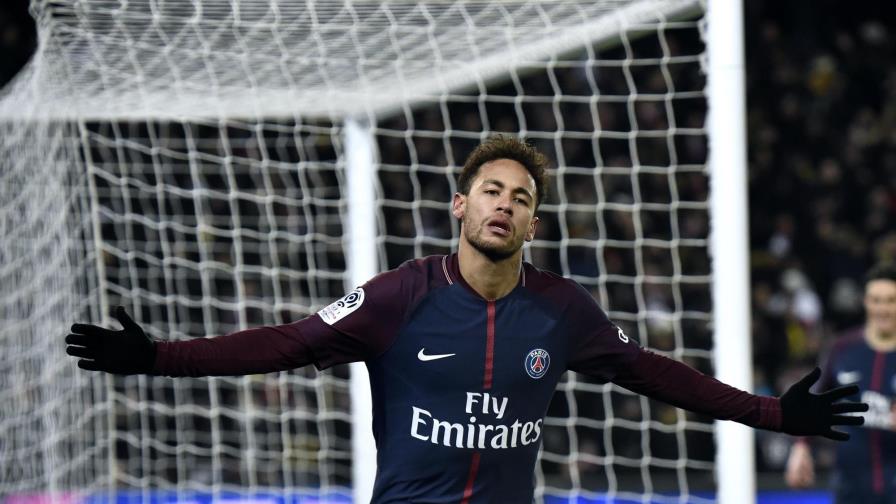 Neymar ya está en el hospital; será operado del pie más caro del mundo