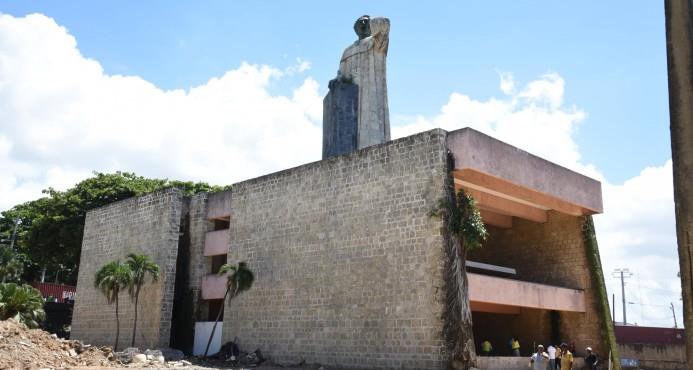Alcalde asegura que en los próximos meses concluirán trabajos en Monumento a Montesinos