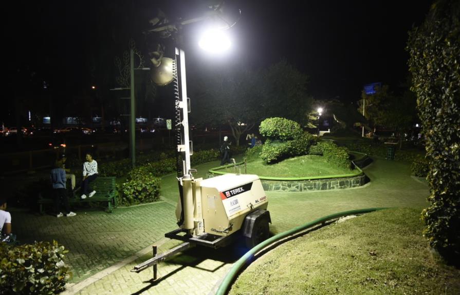 Instalan luces provisionales en el parque “Zooberto” tras denuncia