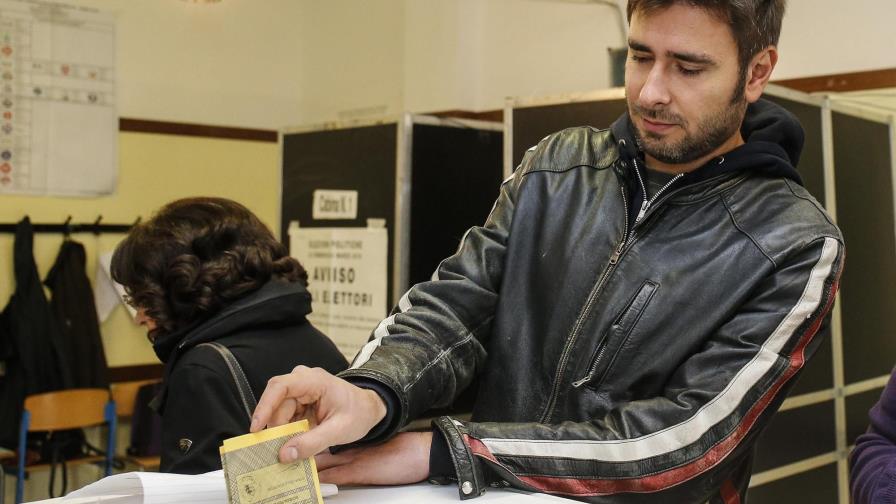 Un 19,38 % de los italianos había votado al mediodía en elecciones generales