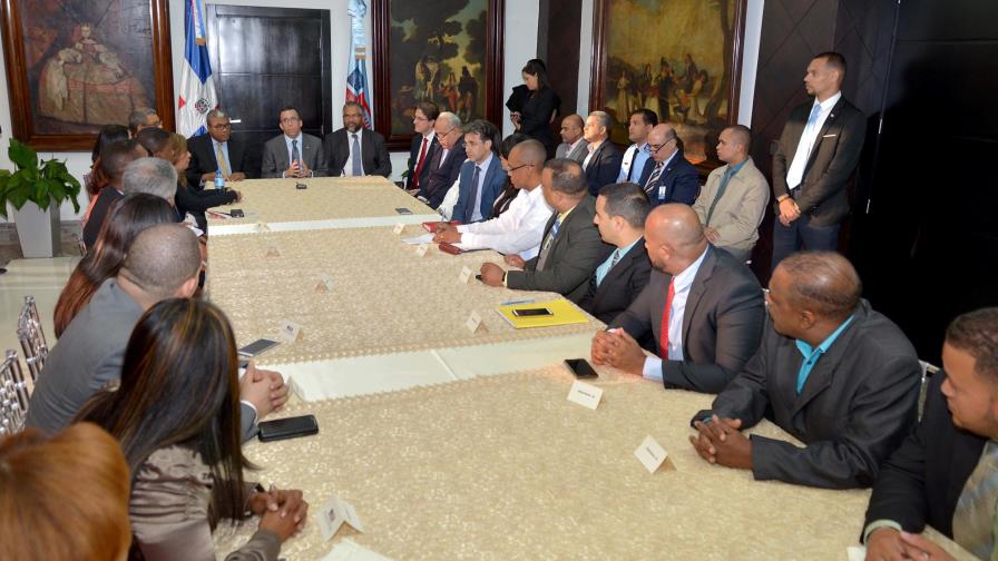 Ministro instruye a nuevos directores regionales a trabajar con eficiencia