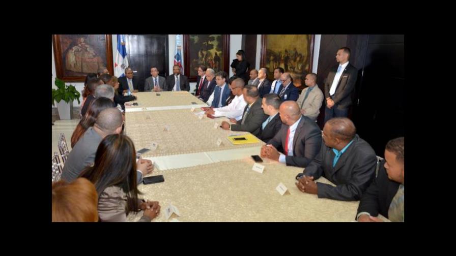 Diálogo entre ADP y Educación está en “veremos”; sectores apoyan al ministro