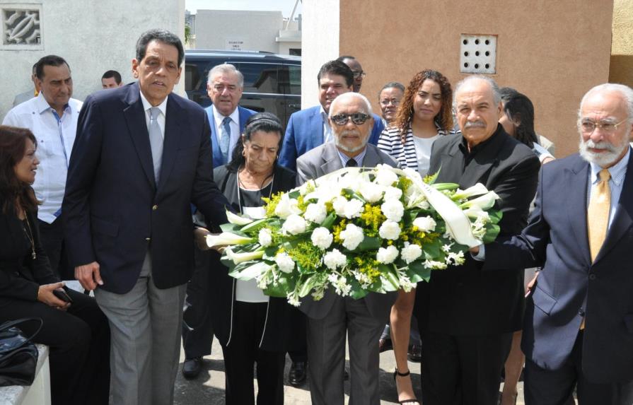 OMB celebra la vida del Dr. Ramón Pina Acevedo y lo declara campeón mundial