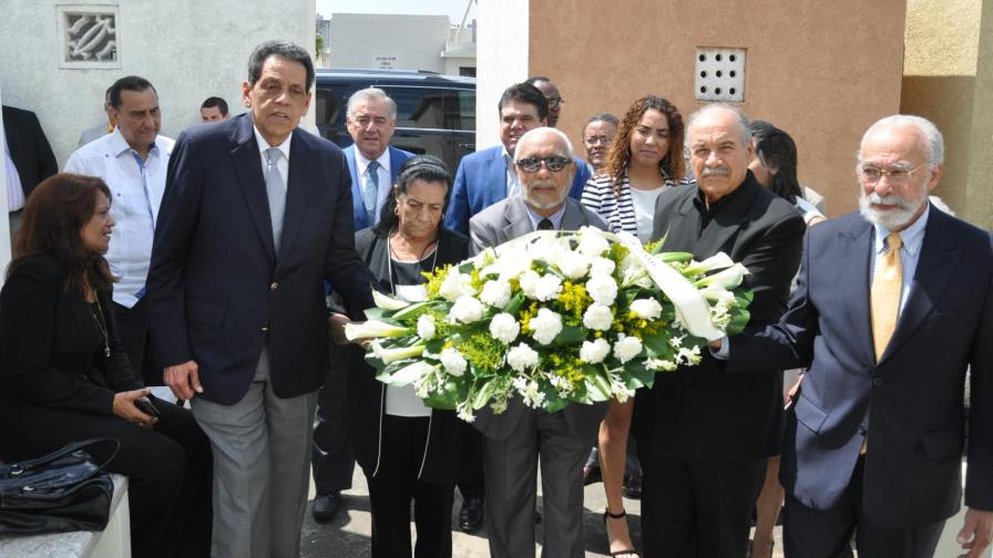 OMB celebra la vida del Dr. Ramón Pina Acevedo y lo declara campeón mundial