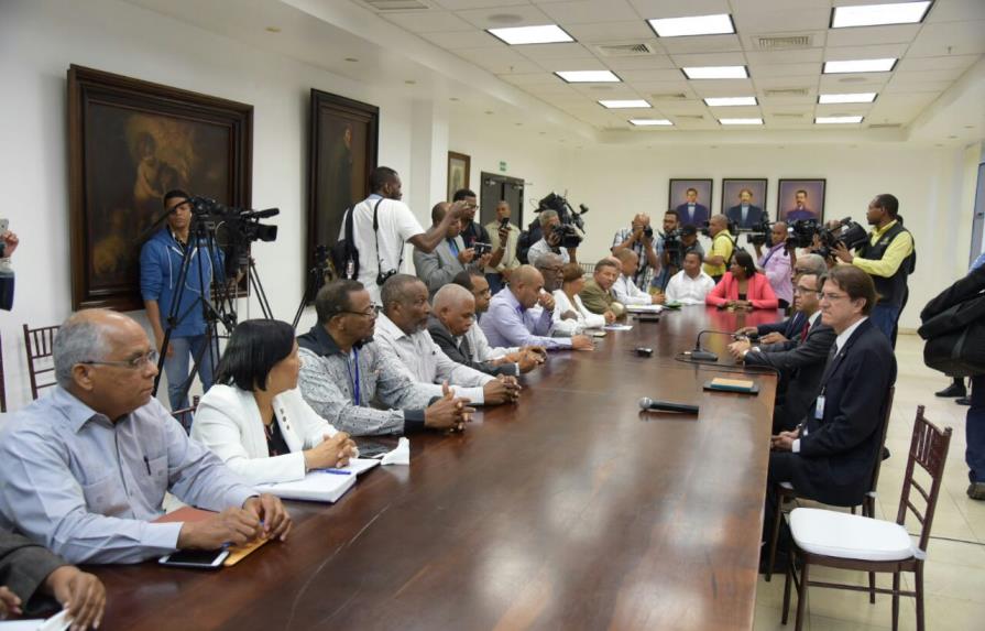 La ADP se encuentra reunida con el ministro de Educación; Hidalgo no asiste