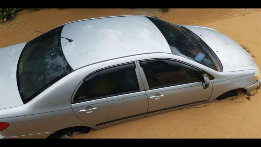 El mar inunda calles de Puerto Rico tras enormes olas El mar inunda calles de Puerto Rico tras enormes olas