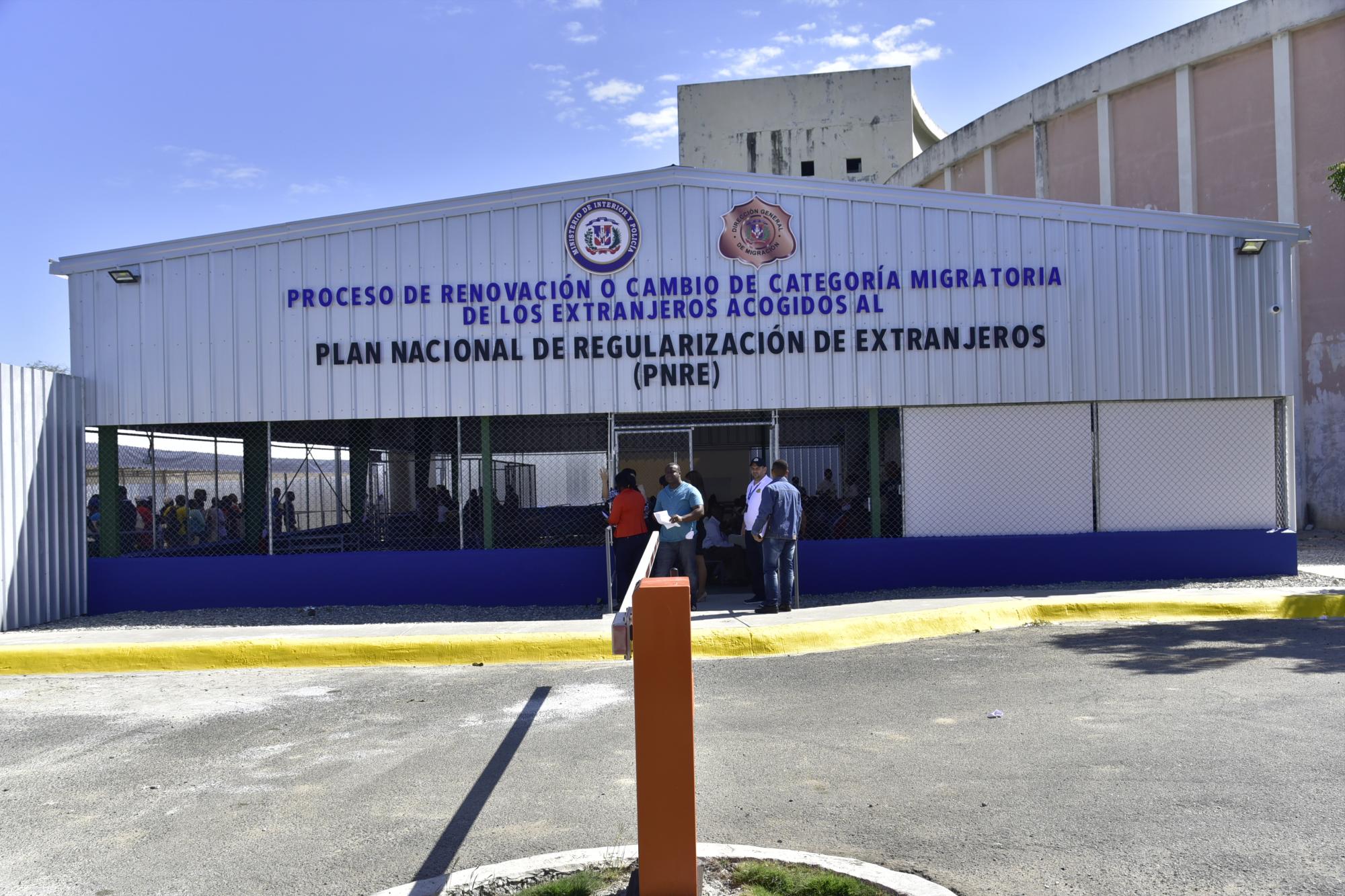 Nueva oficina habilitada detrás de la Dirección General de Migración,  donde deberán asistir los extranjeros procedentes  de las provincias Monte Plata y Santo Domingo.