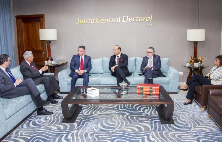 Empresariado expresa preocupación a la Junta Central Electoral por elecciones sin leyes