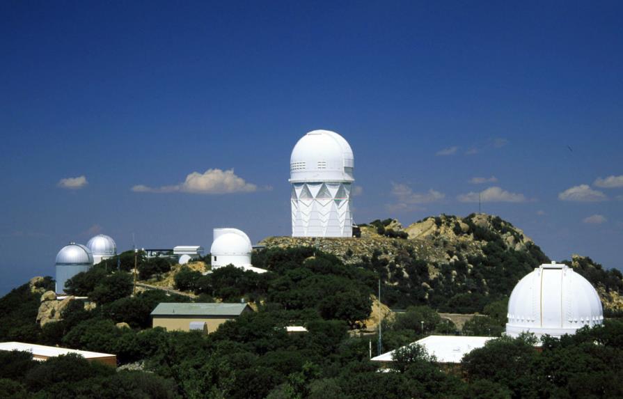 DESI, un nuevo instrumento telescópico para desentrañar la energía oscura