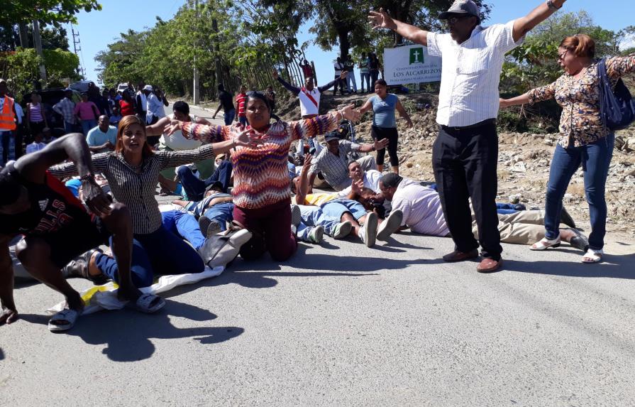 Comunidad desoye pedido de fiscal de parar sepulturas en Los Alcarrizos