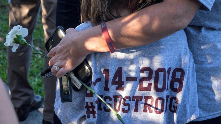 Senado de Florida aprueba restricción de venta de armas