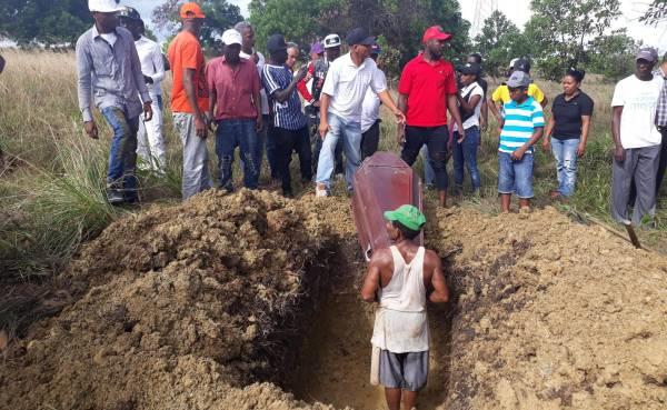 Ministerio Público buscará solución a terrenos donde sepultan cadáveres en Los Alcarrizos