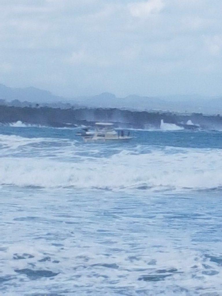 Rescatan cinco turistas a bordo de un bote en playa Sosúa 