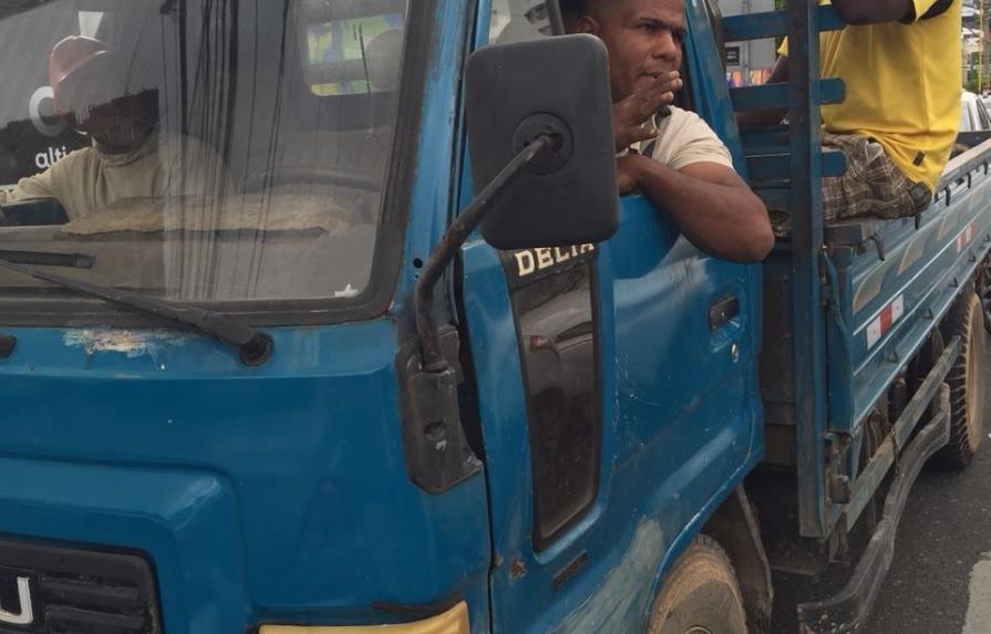 Conductor choca vehículo de periodista de Diario Libre y la amenaza de muerte