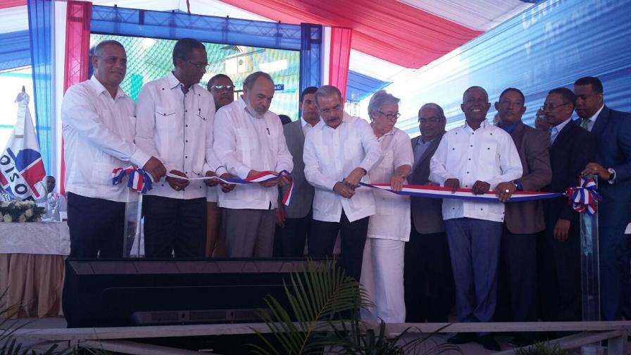 Medina inaugura centro de diagnóstico en Neiba