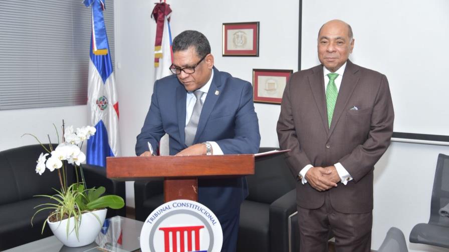 Maldonado y Ray Guevara tratan sobre proceso elaboración de leyes para adecuar Constitución Maldonado y Ray Guevara tratan sobre proceso elaboración de leyes para adecuar Constitución