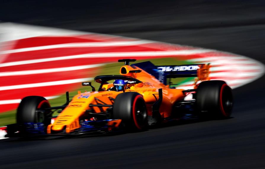 El McLaren cambiará el motor al quedar afectado por la fuga de aceite 