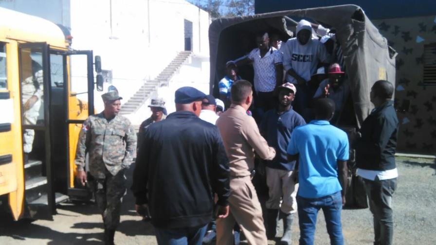 Migración apresa 150 extranjeros ilegales en Hato Mayor Migración apresa 150 extranjeros ilegales en Hato Mayor