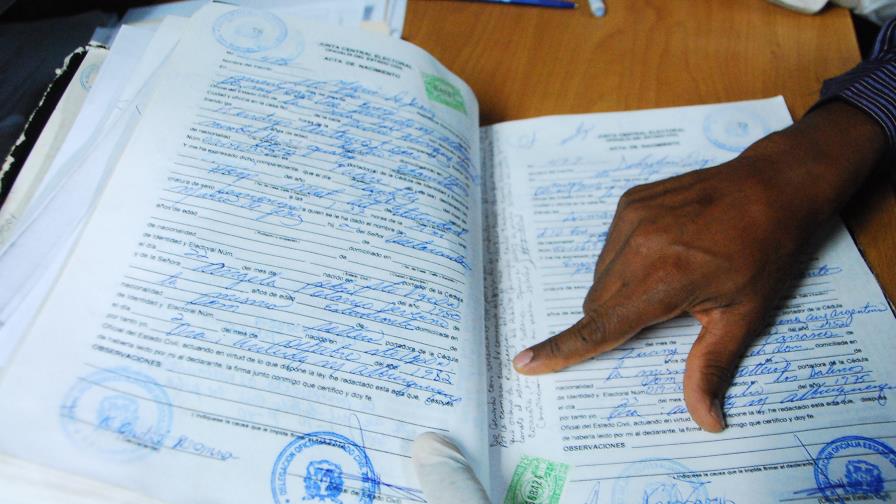 Condenan a tres exempleados de la JCE por falsificación de documentos 
Condenan a tres por alterar libros de la JCE