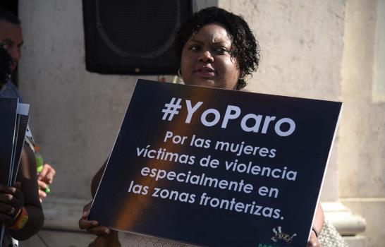 Mujeres de Santiago reclaman en las calles mayor participación en el Estado