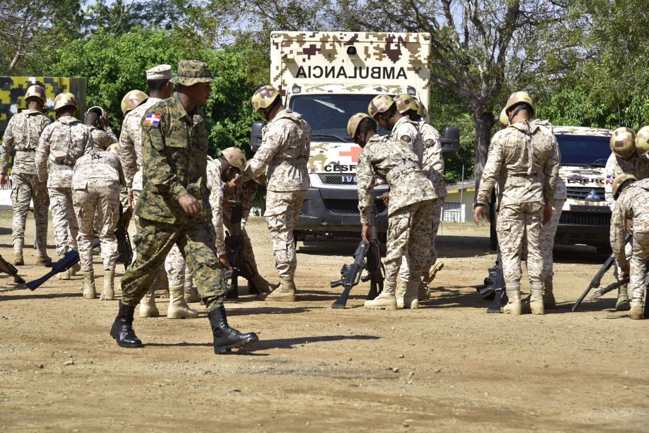 El ministro de Defensa teniente general Rubén Paulino Sem dijo que el plan incluye la puesta en operación de 50 drones, 50 nuevos vehículos, 200 motores, el uso de aeronaves de la Fuerza Aérea y embarcaciones de la Armada de la República Dominicana que vigilarán las costas de Manzanillo, Puerto Plata y Pedernales.
