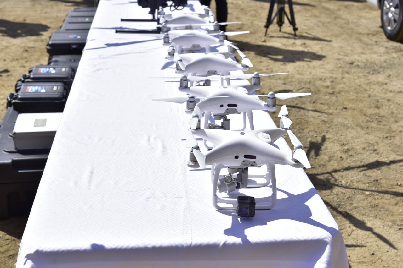 El ministro de Defensa teniente general Rubén Paulino Sem dijo que el plan incluye la puesta en operación de 50 drones, 50 nuevos vehículos, 200 motores, el uso de aeronaves de la Fuerza Aérea y embarcaciones de la Armada de la República Dominicana que vigilarán las costas de Manzanillo, Puerto Plata y Pedernales.