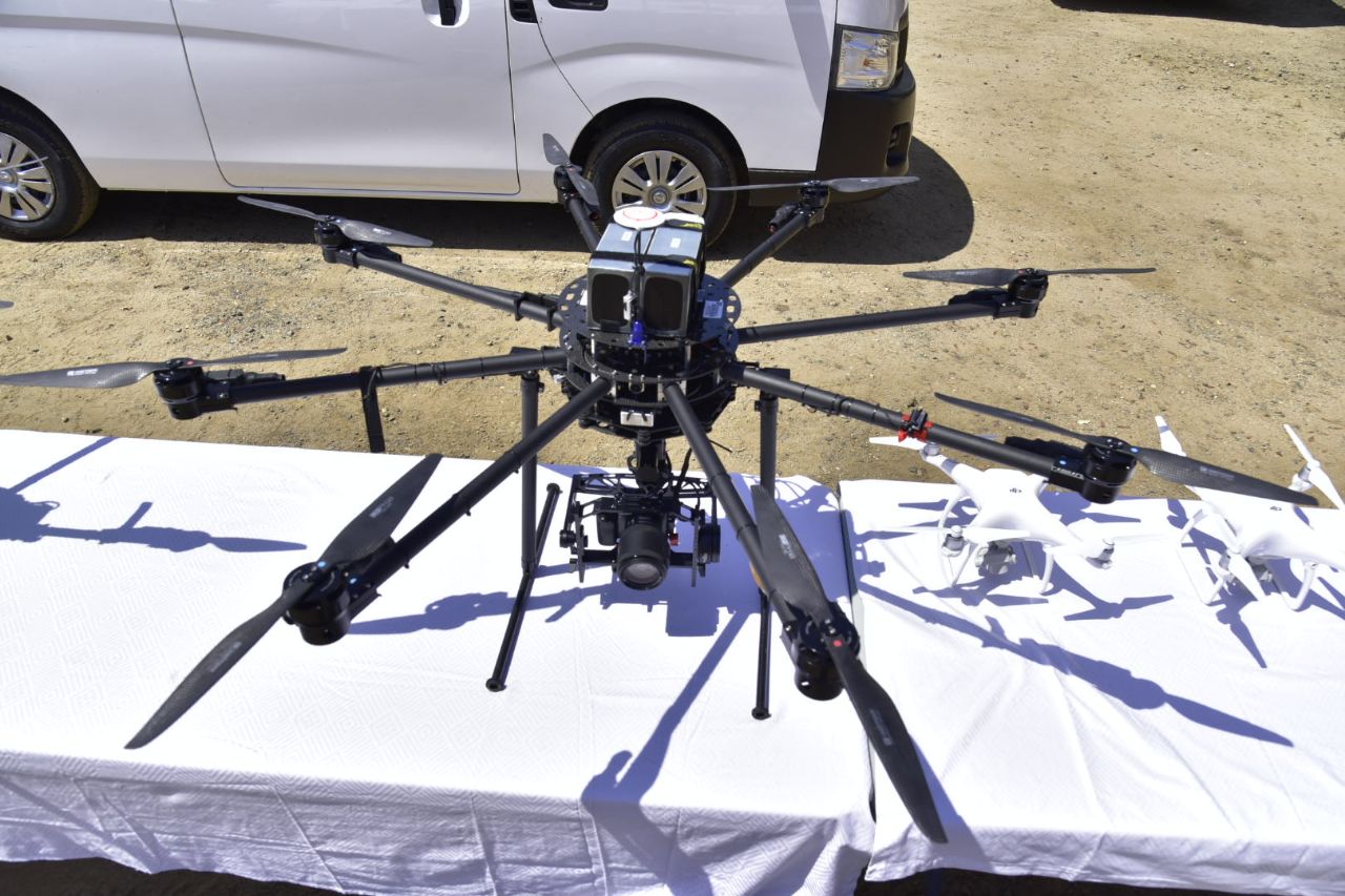 El ministro de Defensa teniente general Rubén Paulino Sem dijo que el plan incluye la puesta en operación de 50 drones, 50 nuevos vehículos, 200 motores, el uso de aeronaves de la Fuerza Aérea y embarcaciones de la Armada de la República Dominicana que vigilarán las costas de Manzanillo, Puerto Plata y Pedernales.