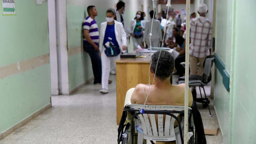 Familiares de internos denuncian falta de medicamentos y equipos en el hospital Cabral y Báez