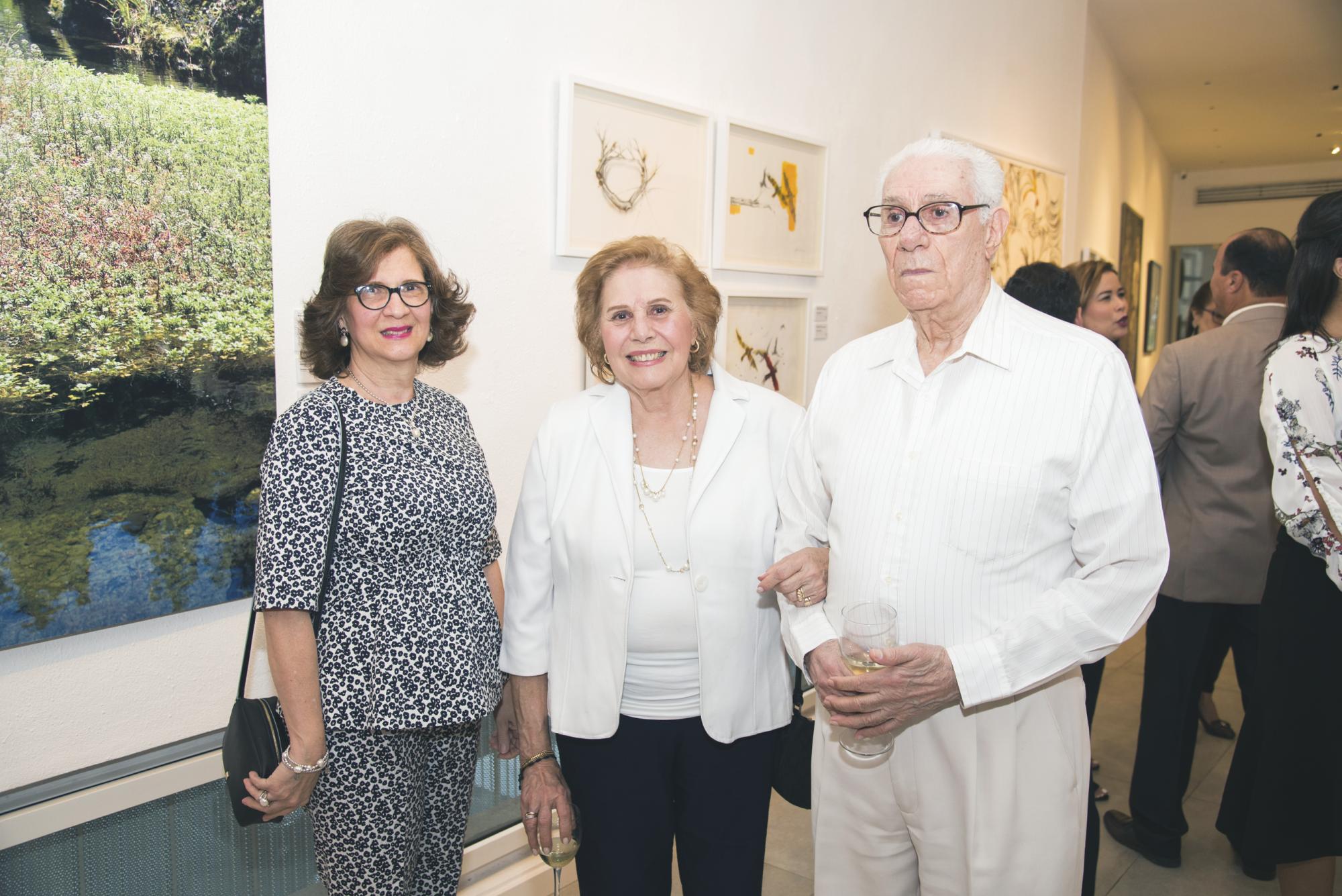  Ingrid de Suárez, María Trinidad Sánchez y Juan Francisco Sánchez.