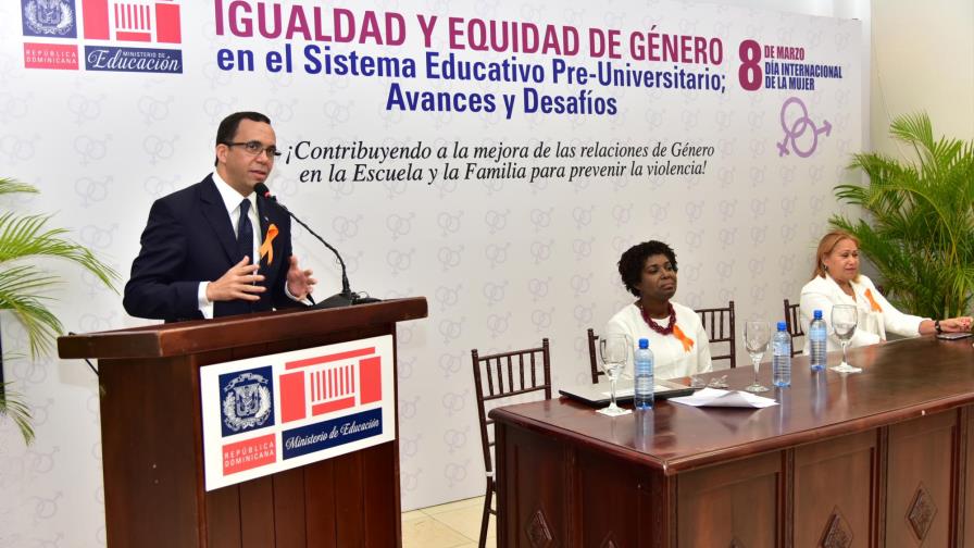 Navarro afirma que el respeto a derechos de la mujer debe ser inculcado desde las escuelas Navarro afirma que el respeto a derechos de la mujer debe ser inculcado desde las escuelas