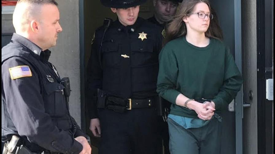 Una estudiante admite ayudó a su padre a ahorcar a su madre