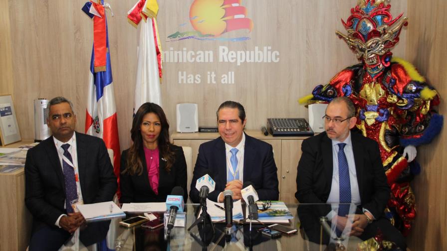 Ministro de Turismo anuncia nuevos vuelos y habitaciones hoteleras para la República Dominicana 
